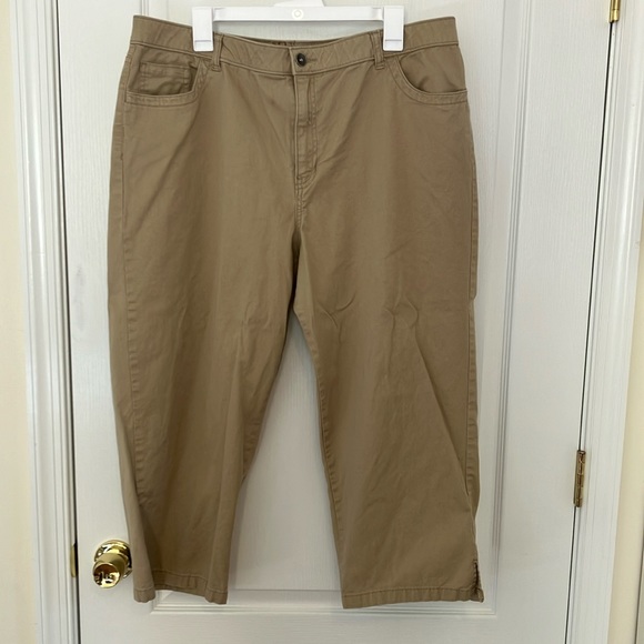 Merona Pants - Your favorite stretch tan Capri pants, size 18